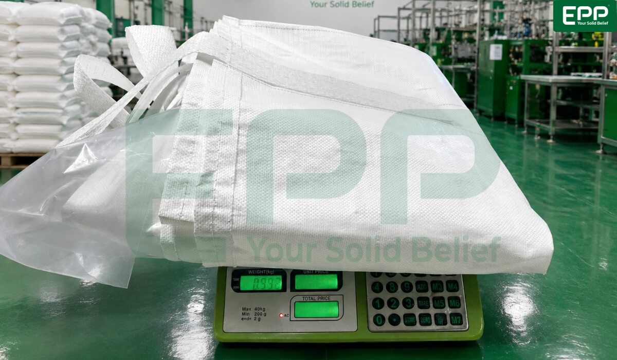 Empty 1 ton jumbo bag weight verification on industrial scale at EPP Vietnam factory